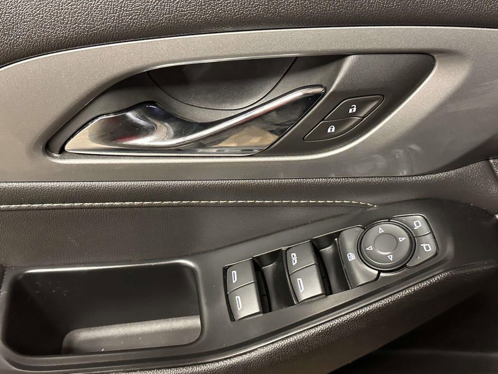 Used 2023 Chevrolet Traverse LT image 13