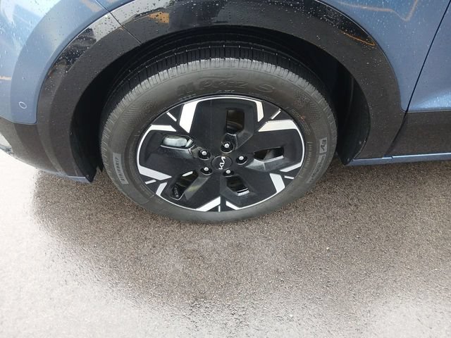 Certified 2024 Kia Niro Wave w/ Wave Preserve Package FWD image 12