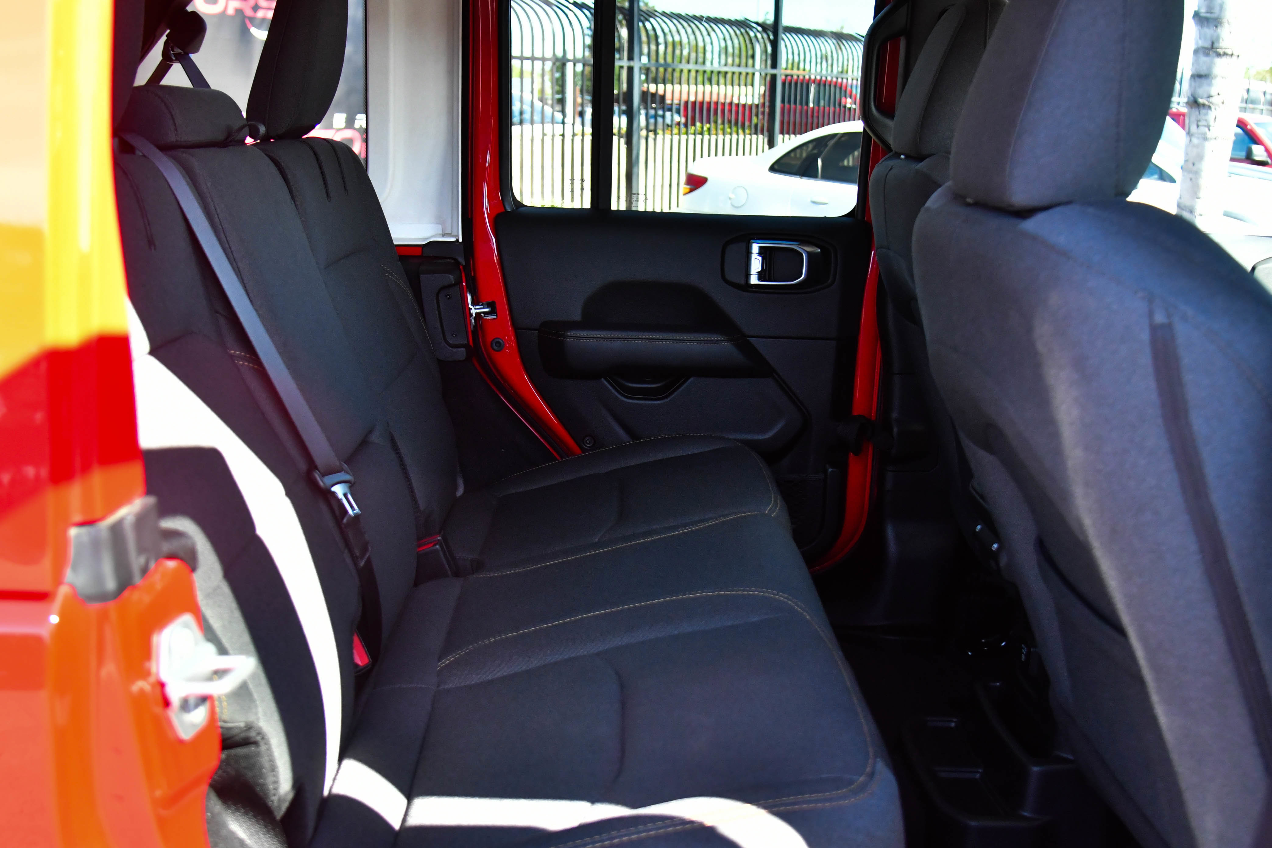 Used 2025 Jeep Wrangler Sahara image 44