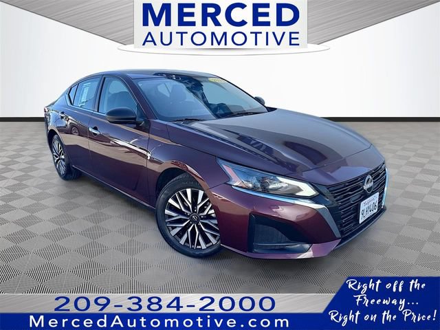 Used 2024 Nissan Altima 2.5 SV FWD image 1