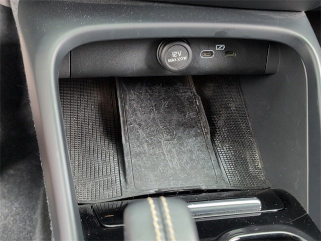 Used 2022 Volvo XC40 P8 Recharge Plus image 25