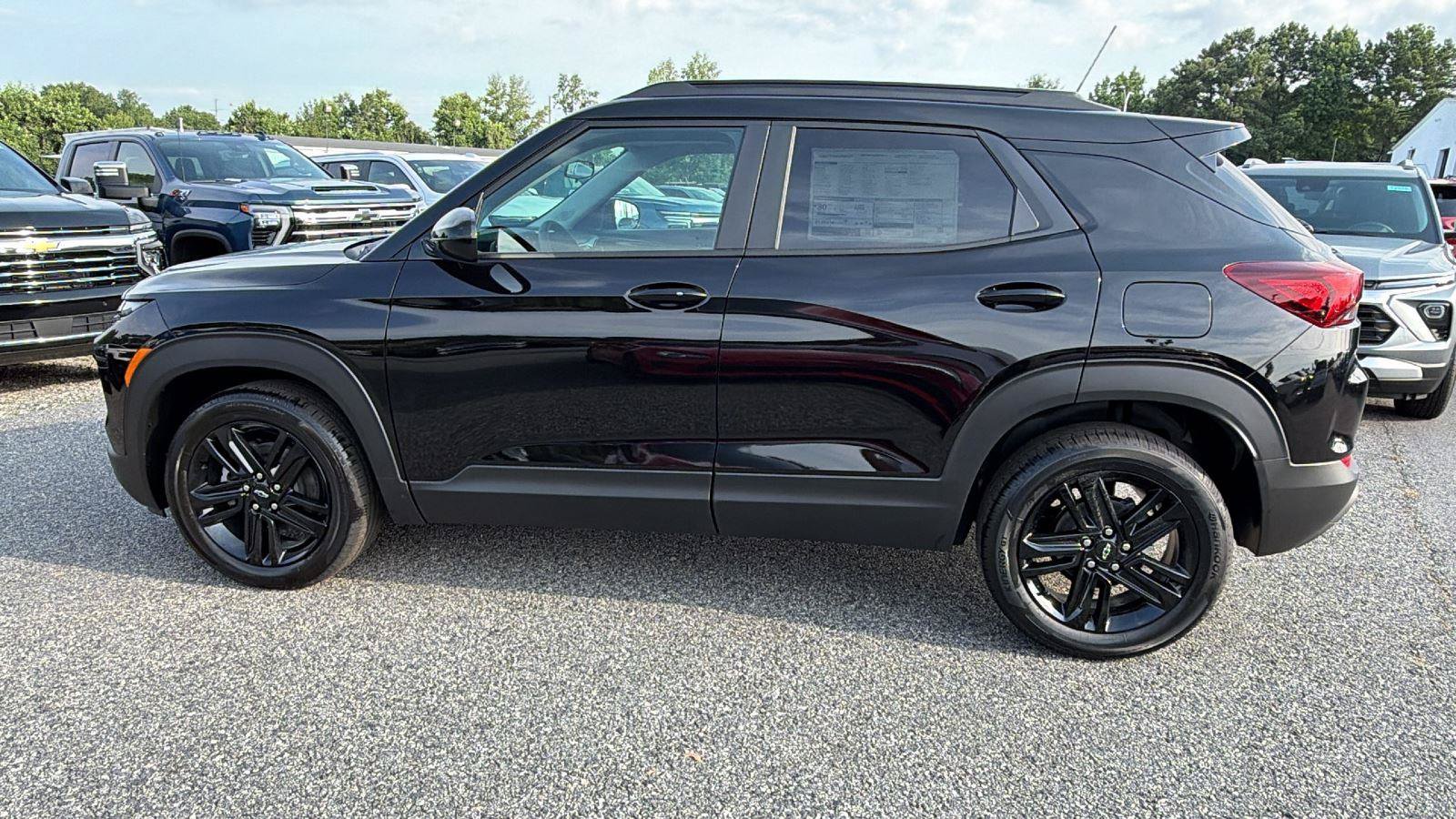 New 2026 Chevrolet TrailBlazer LT w/ Midnight Edition FWD image 11