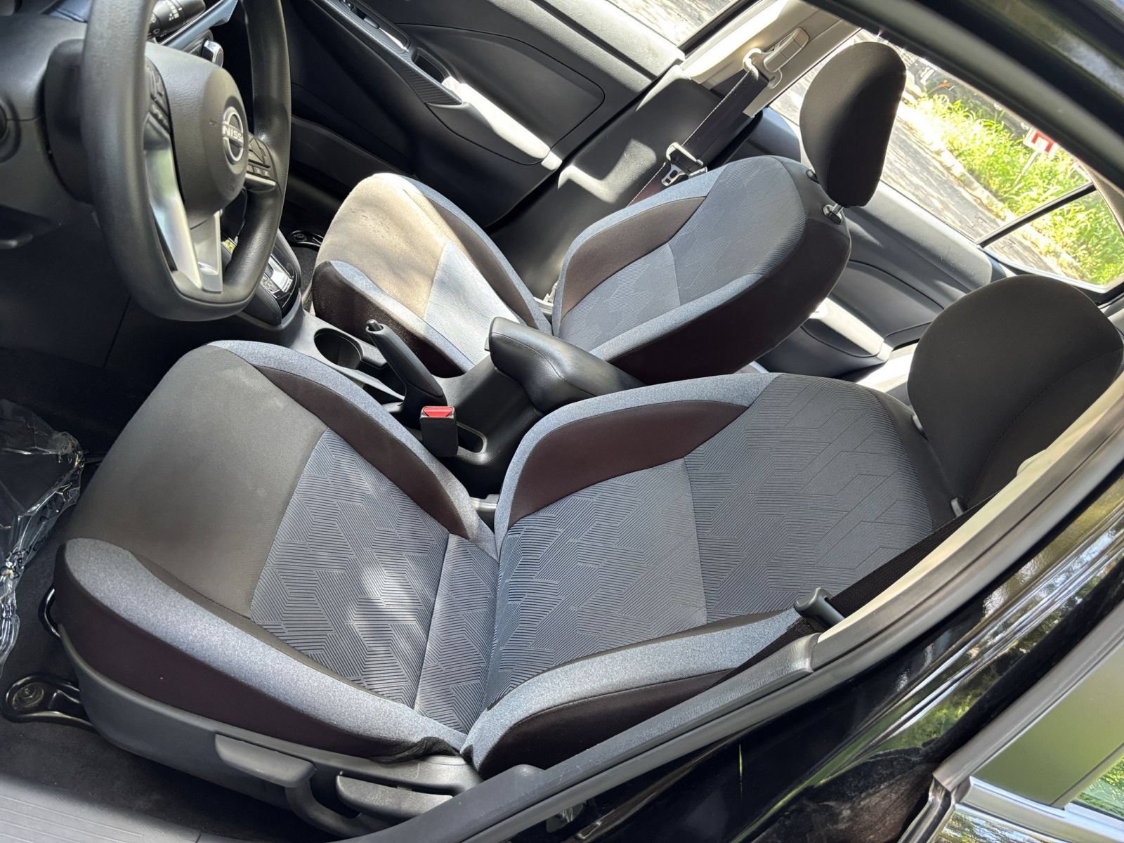 Used 2025 Nissan Versa SV FWD image 33