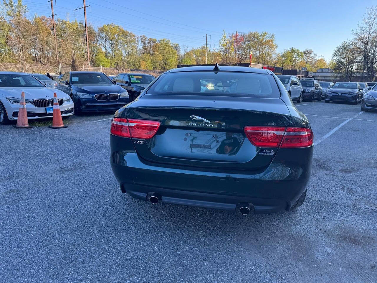 Used 2017 Jaguar XE Premium image 5