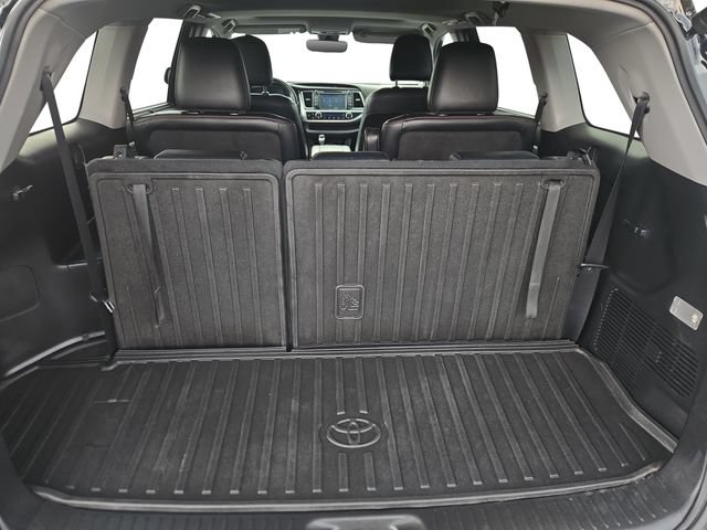 Certified 2019 Toyota Highlander SE w/ Nightshade Edition AWD/4WD image 11