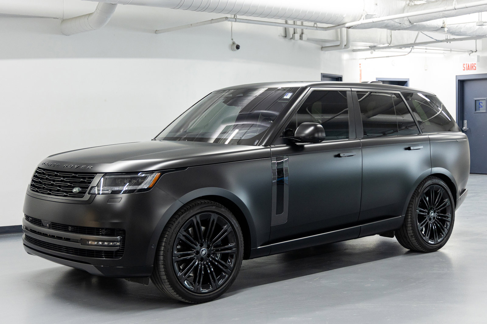 Used 2023 Land Rover Range Rover Autobiography image 1