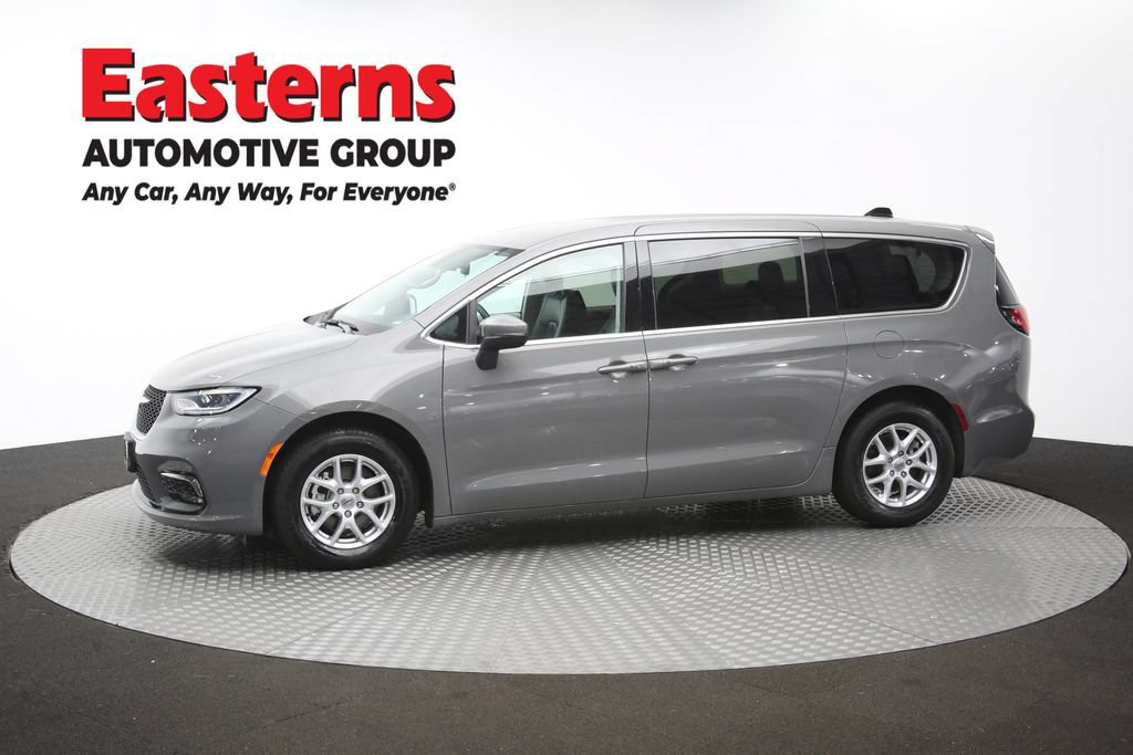Used 2023 Chrysler Pacifica Touring-L FWD image 58