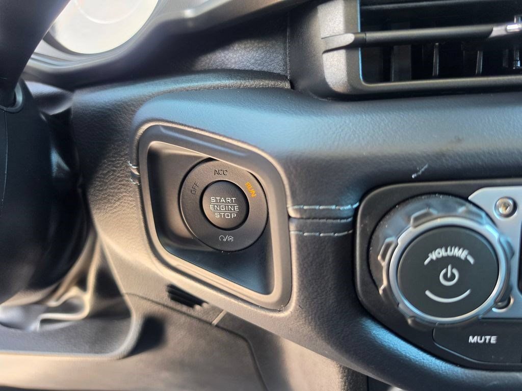 Used 2026 Jeep Gladiator Mojave AWD/4WD image 22