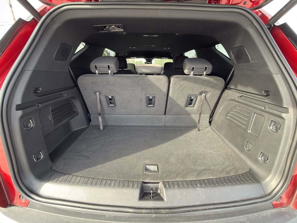 Used 2024 Chevrolet Traverse LT w/ Enhanced Driving Package image 32