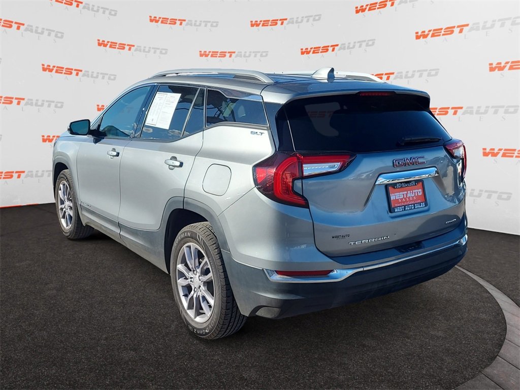 Used 2023 GMC Terrain SLT image 3