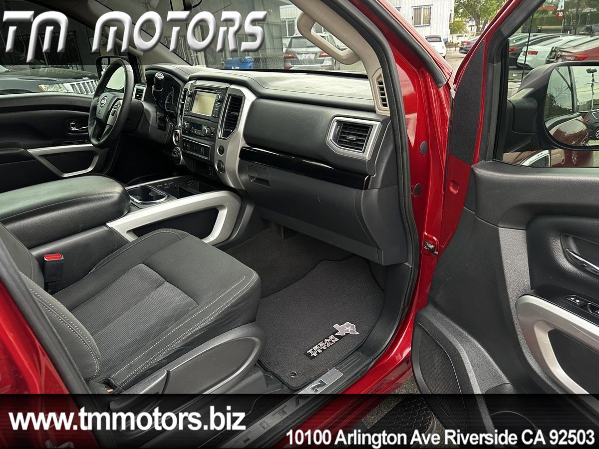 Used 2017 Nissan Titan SV image 11