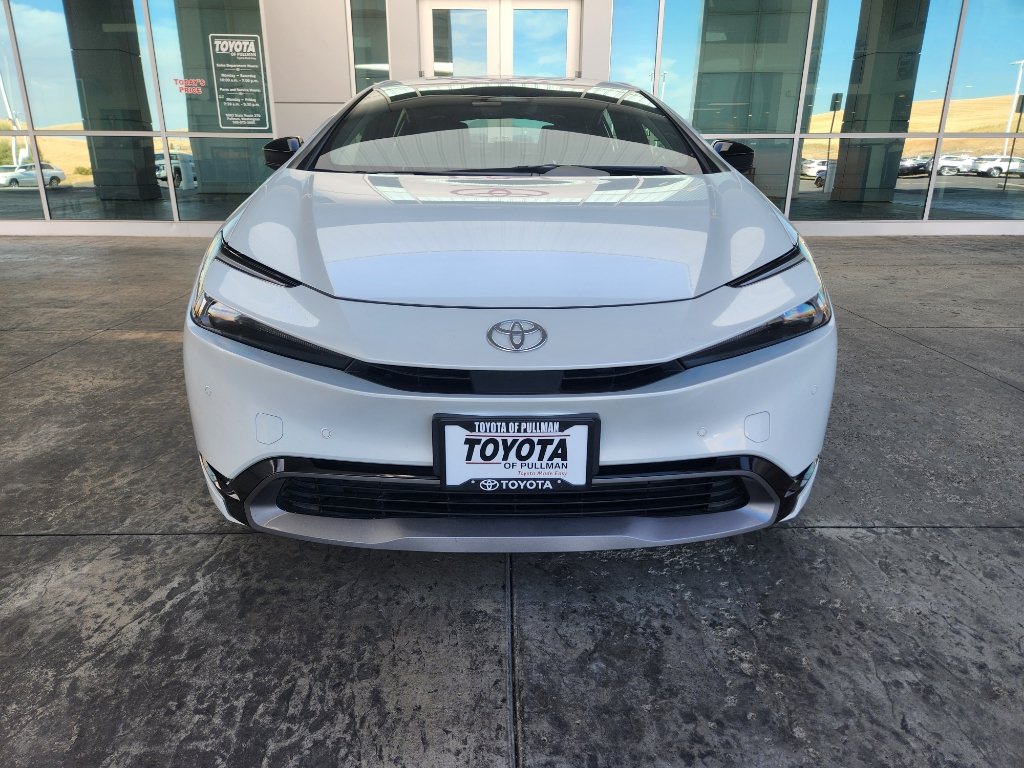 Used 2024 Toyota Prius XLE AWD/4WD image 2
