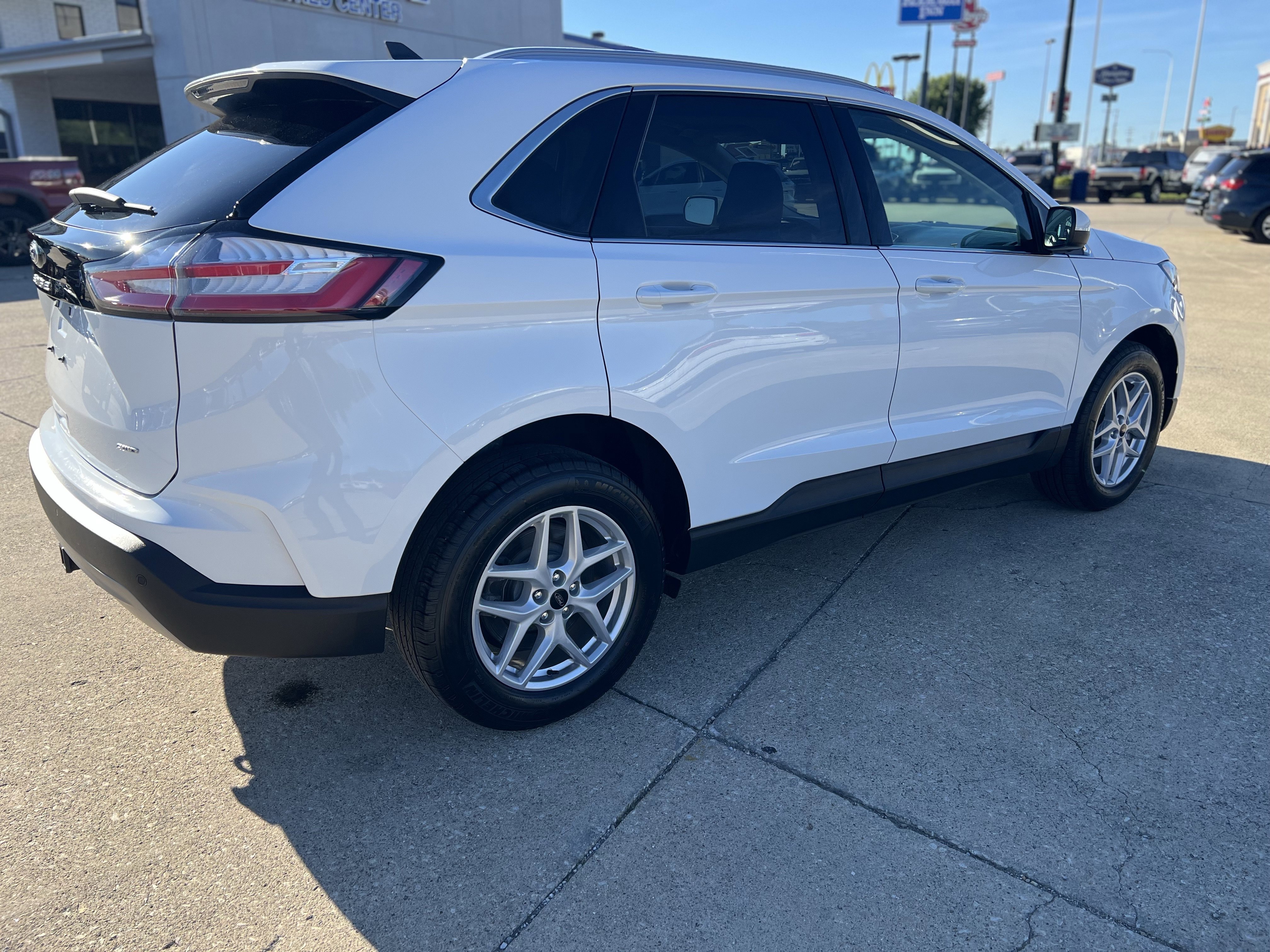Used 2024 Ford Edge SEL w/ Convenience Package AWD/4WD image 4
