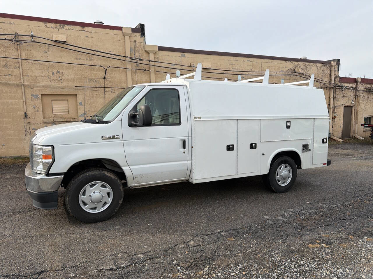 Used 2022 Ford E-350 and Econoline 350 Super Duty w/ Power Windows & Locks Group RWD image 3