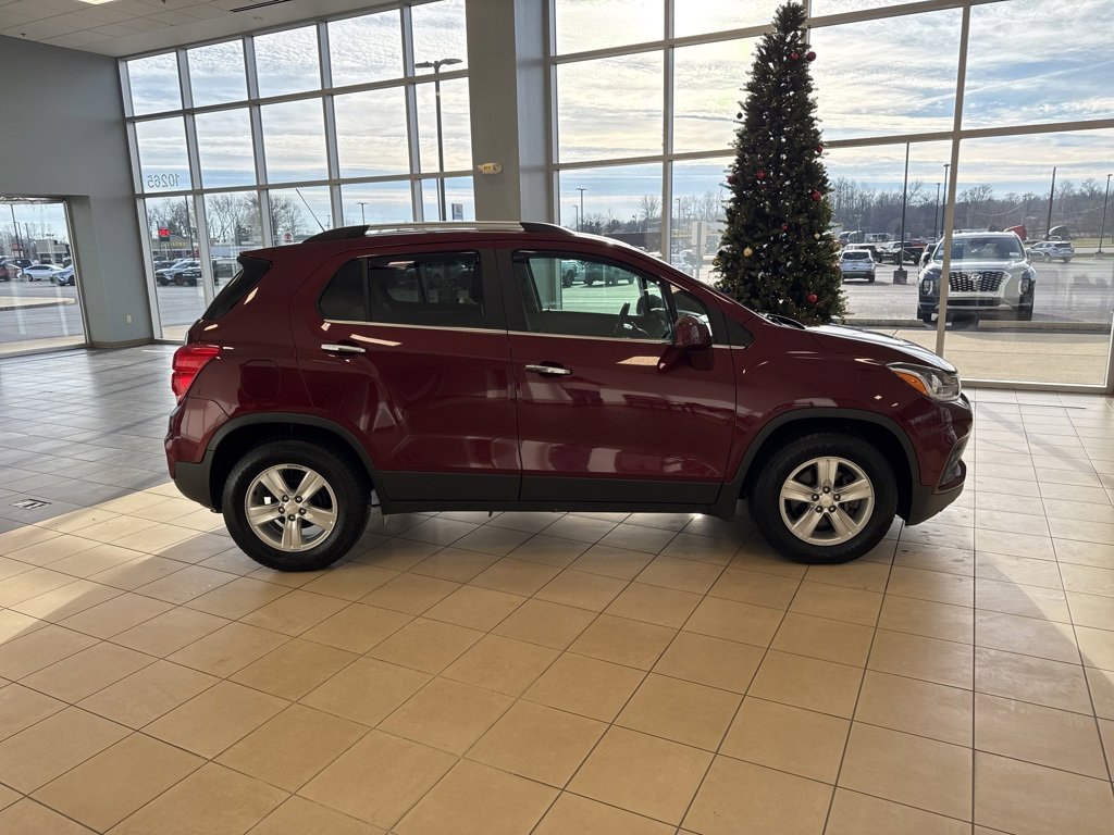 Used 2017 Chevrolet Trax LT w/ LT Convenience Package image 6