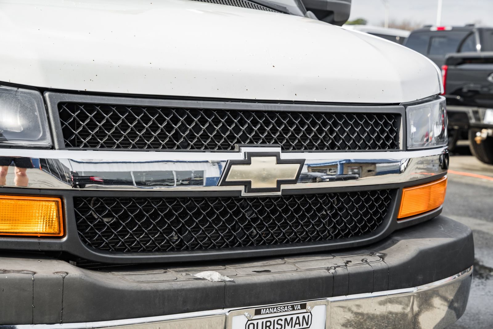 Used 2018 Chevrolet Express 3500 w/ Driver Convenience Package image 13