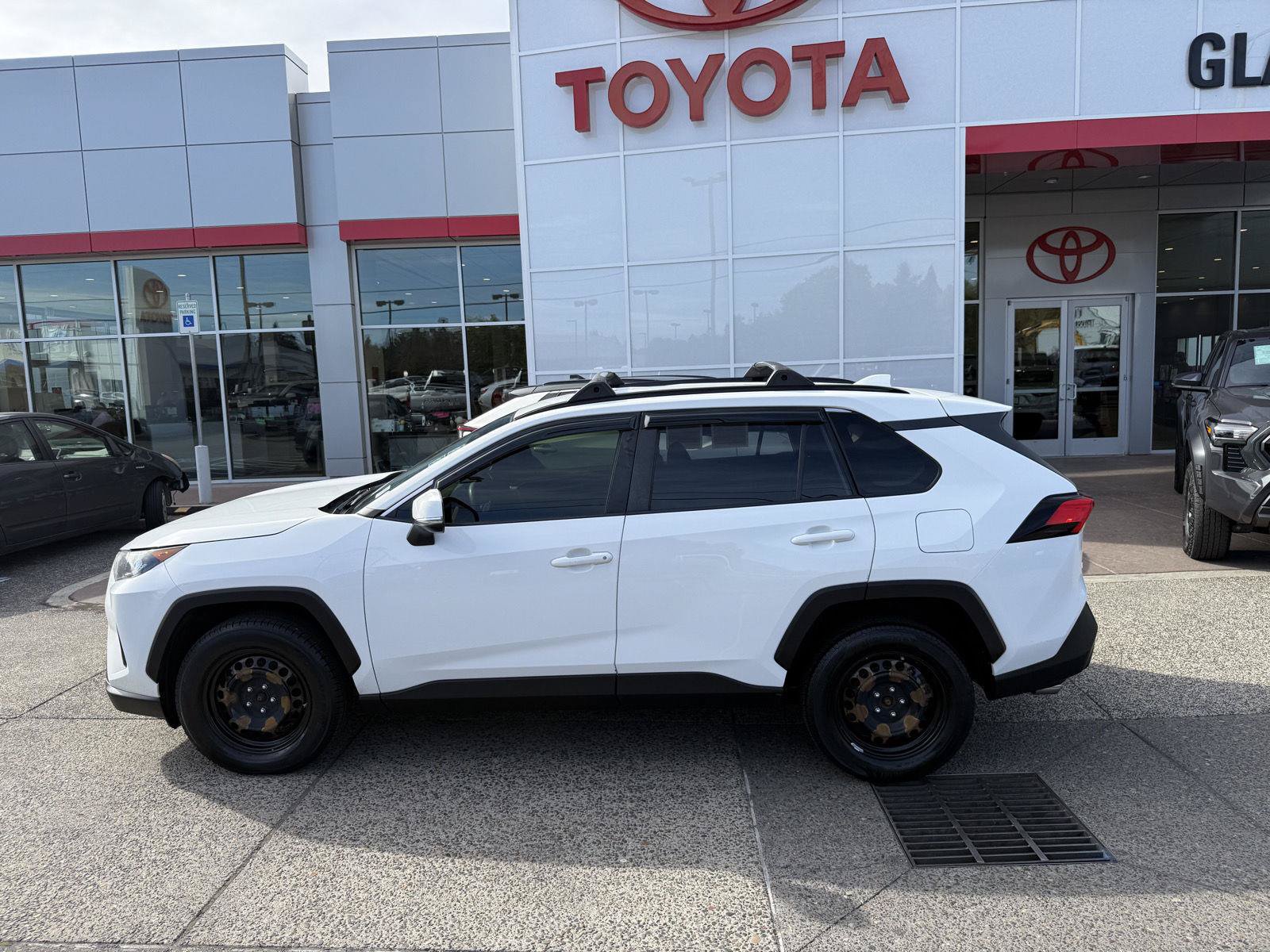 Used 2020 Toyota RAV4 LE w/ All Weather Liner Package AWD/4WD image 3