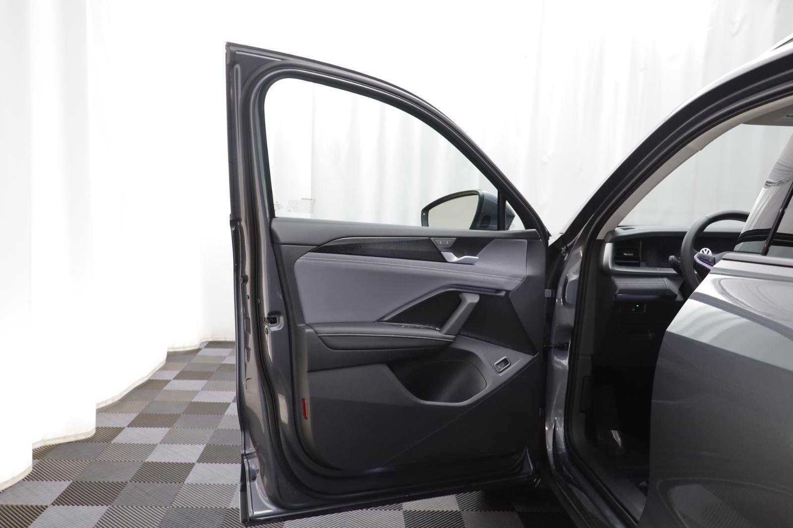 New 2026 Volkswagen Tiguan SE image 4