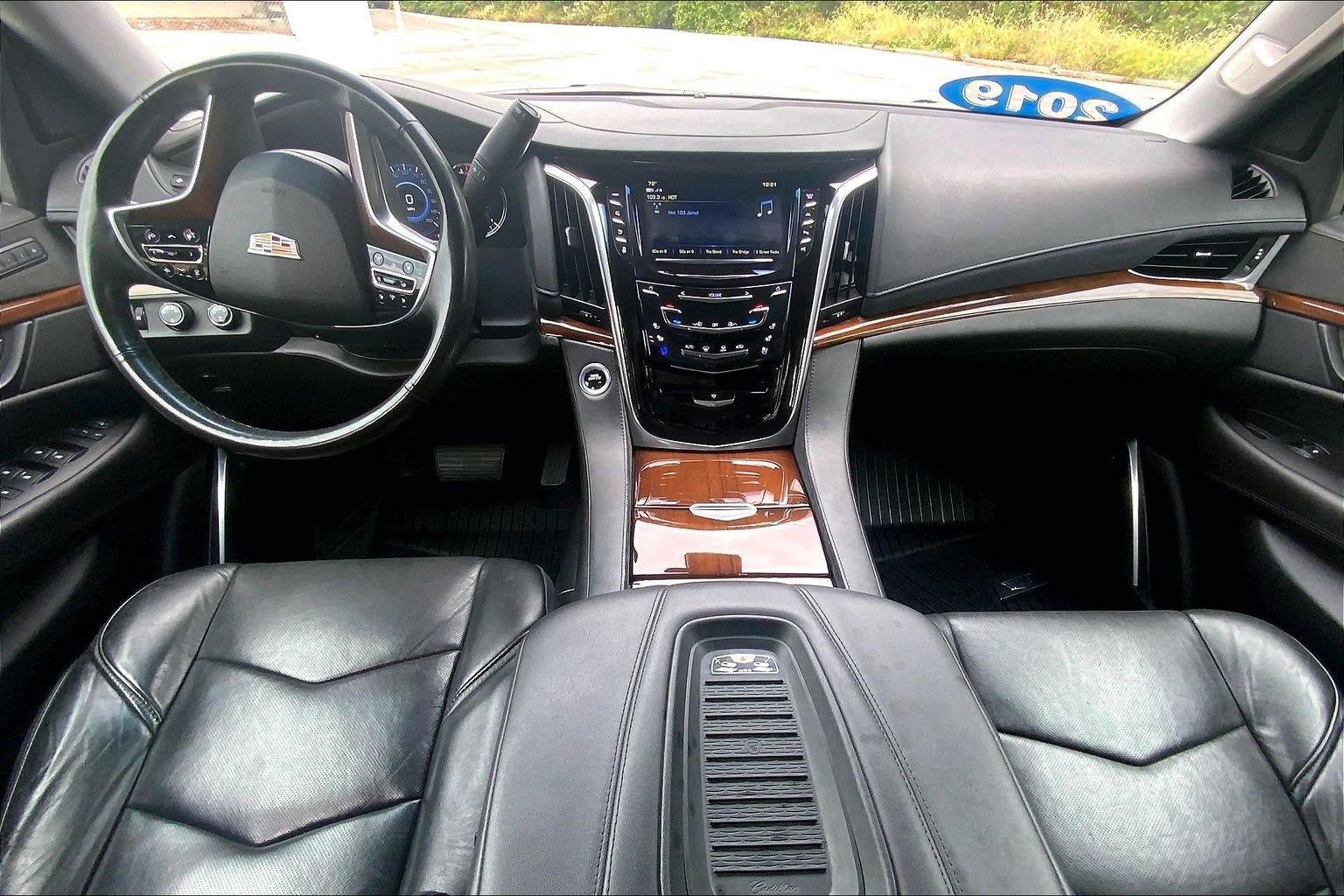 Used 2019 Cadillac Escalade Premium Luxury AWD/4WD image 16