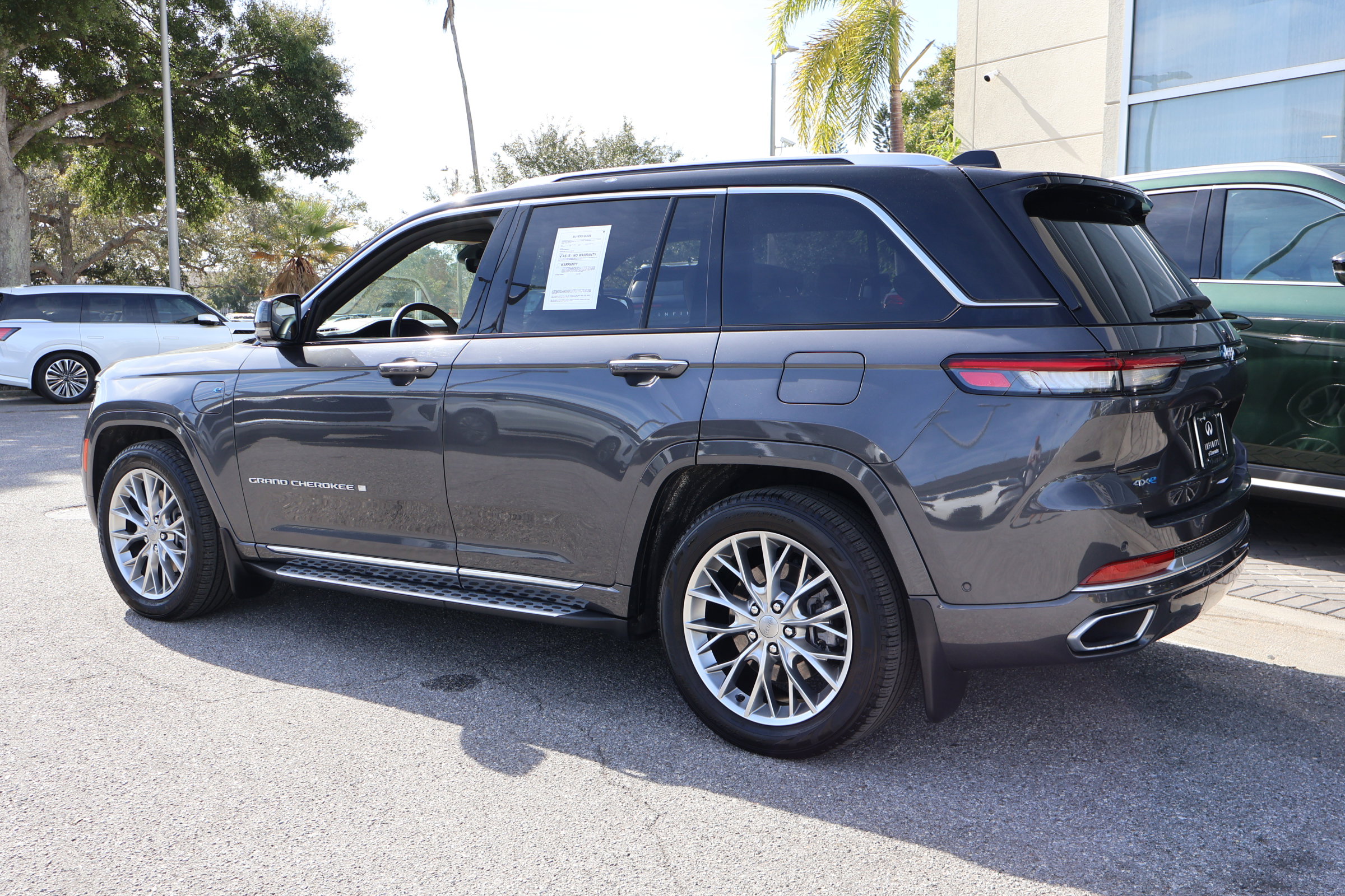 Used 2023 Jeep Grand Cherokee Summit image 5