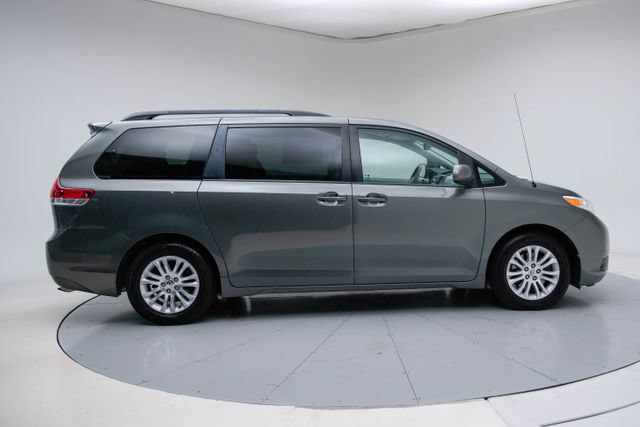 Used 2014 Toyota Sienna XLE FWD image 10