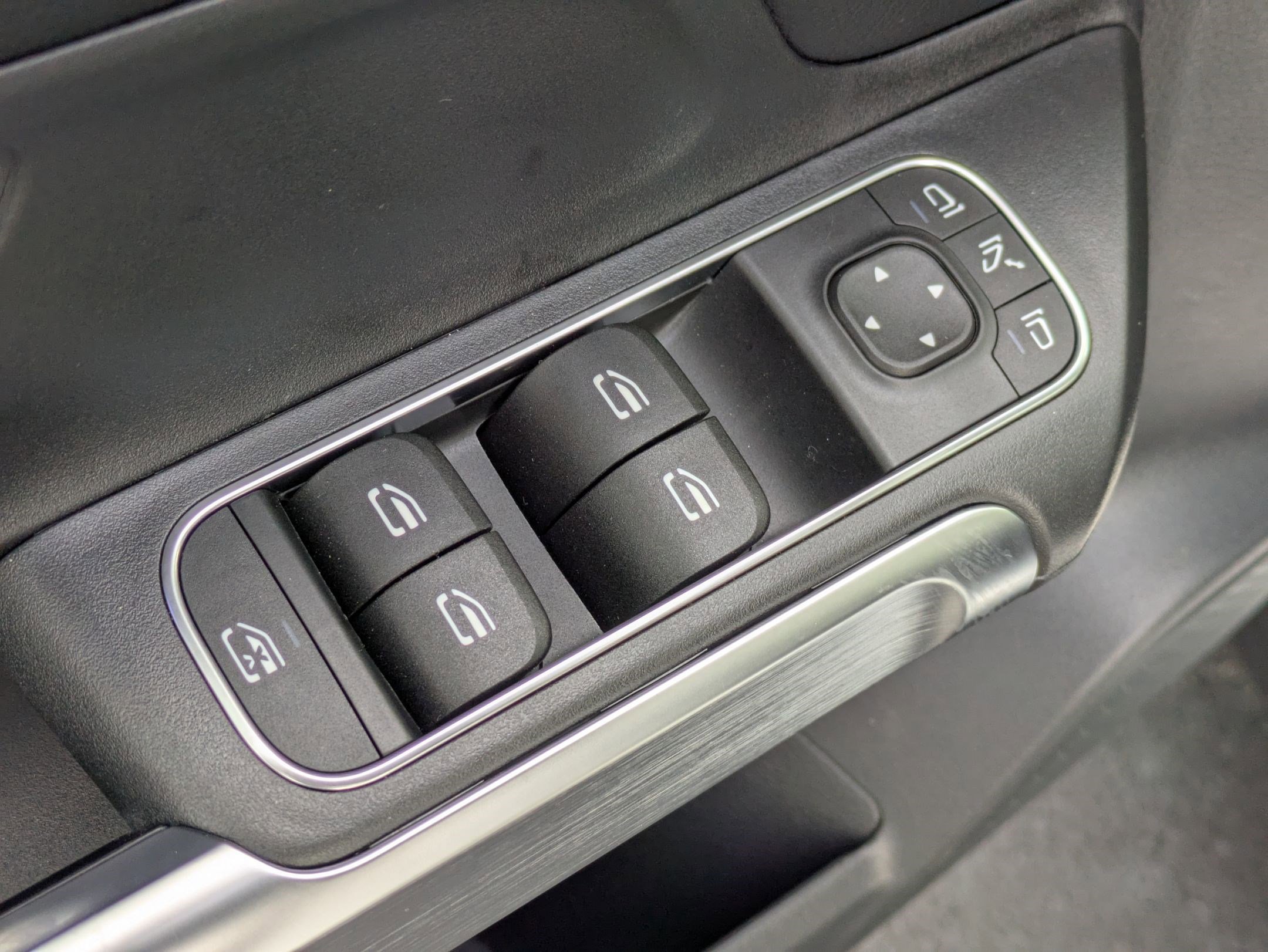 New 2025 Mercedes-Benz GLB 250 image 16