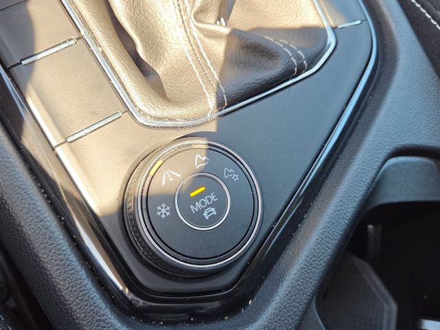 Used 2024 Volkswagen Taos SE image 25