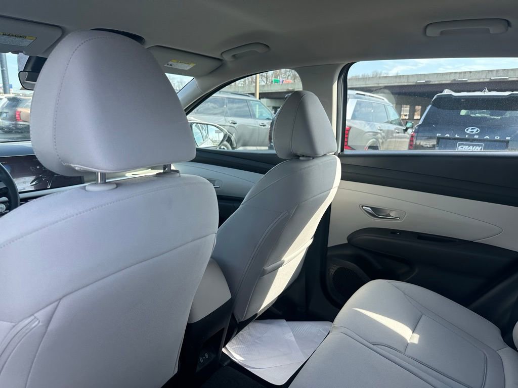 Used 2025 Hyundai Tucson SE image 28