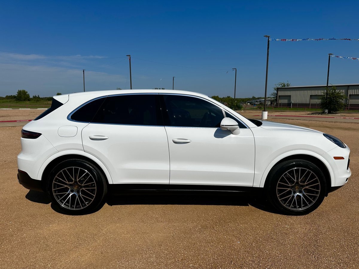 Used 2022 Porsche Cayenne Platinum Edition image 4