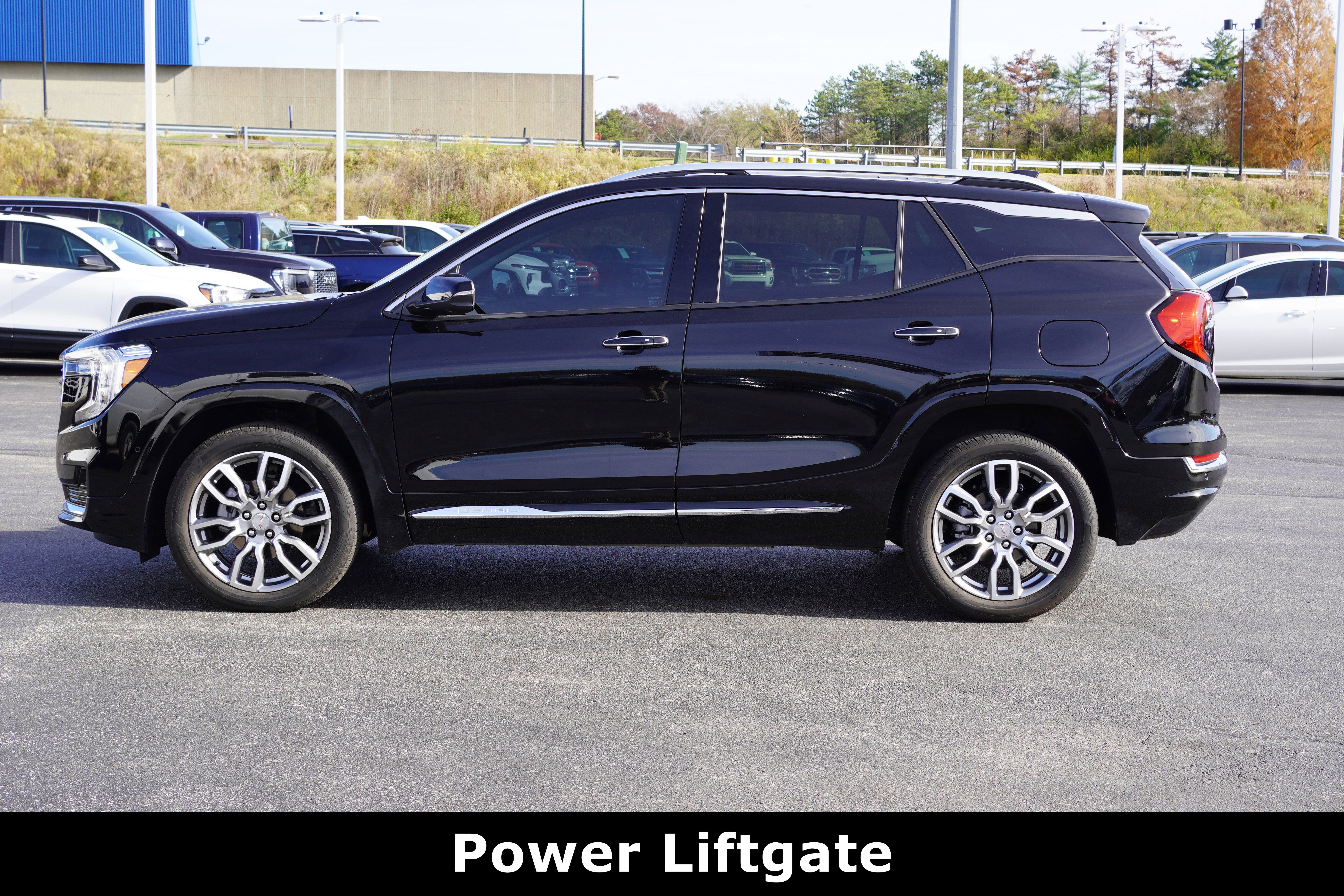 Used 2024 GMC Terrain Denali w/ Denali Premium Package image 4