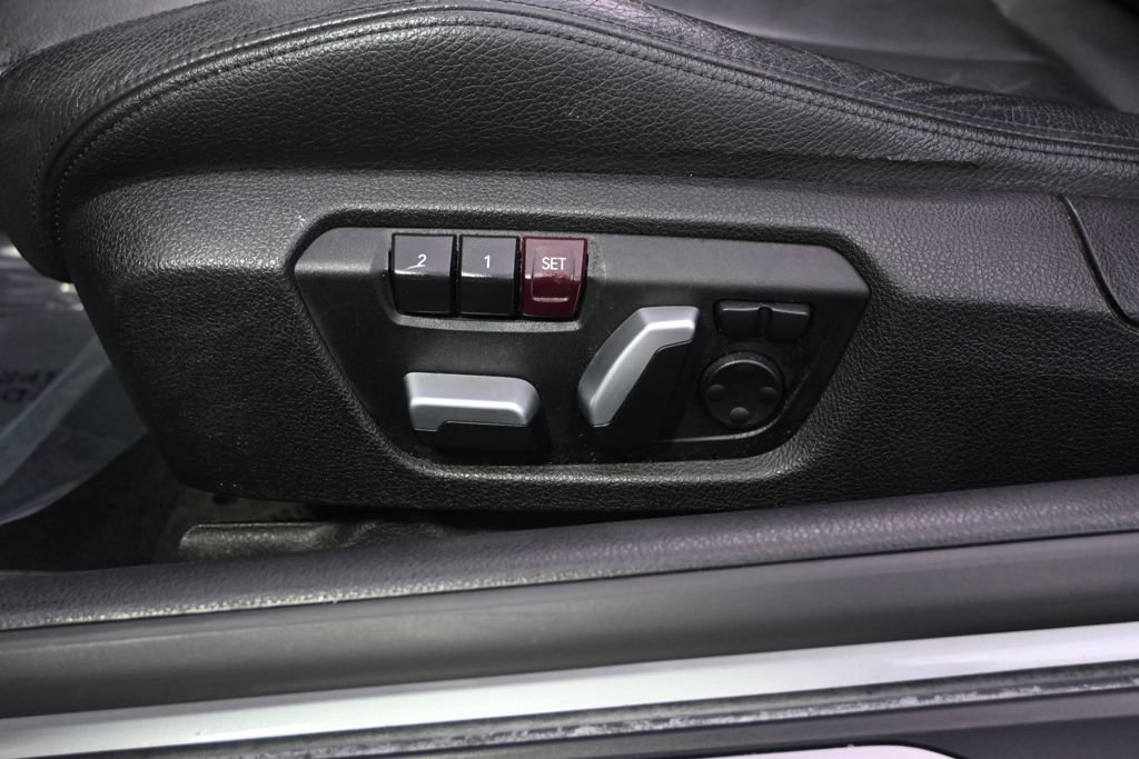 Used 2016 BMW M235i xDrive Convertible AWD/4WD image 18