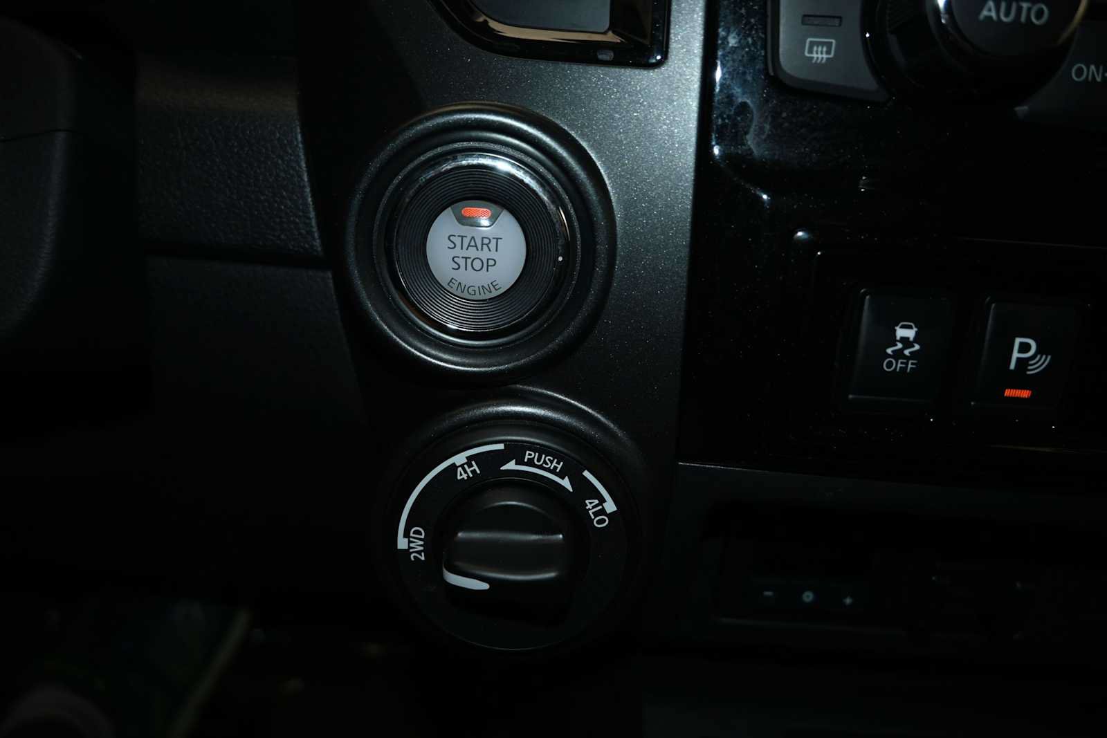 Used 2024 Nissan Titan PRO-4X w/ Pro-4x Convenience Package AWD/4WD image 13