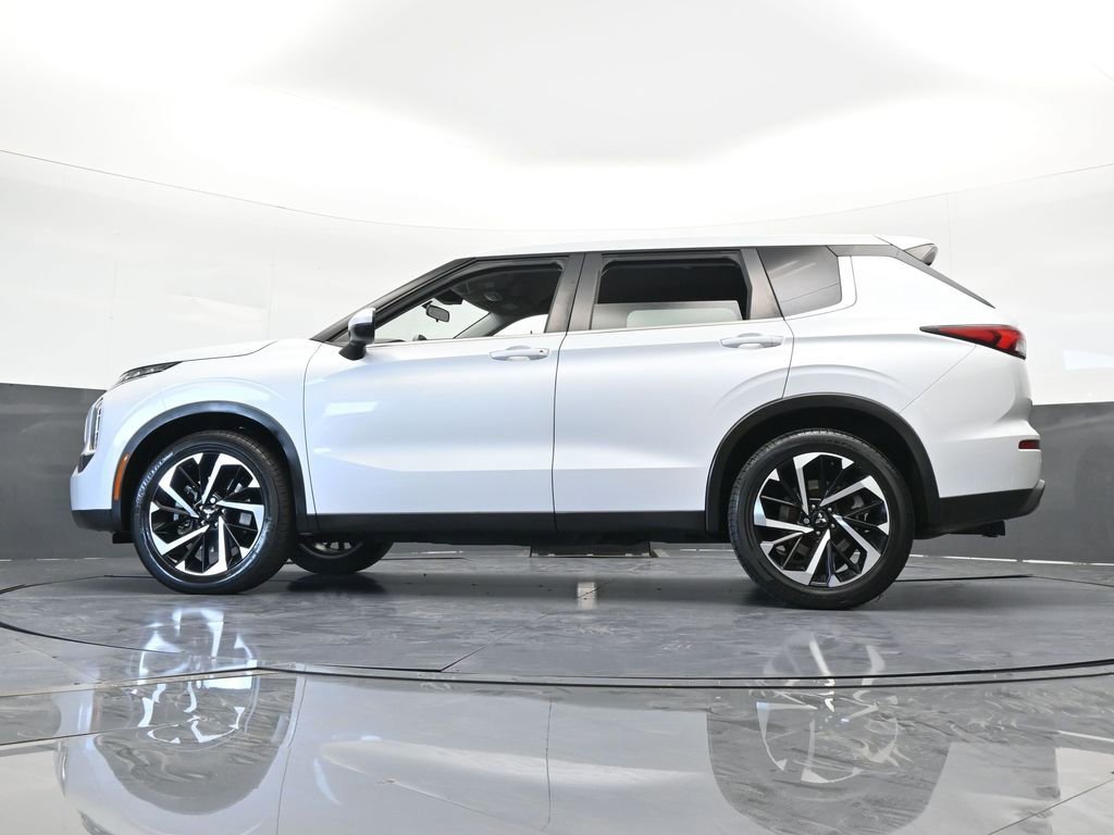 Used 2022 Mitsubishi Outlander ES image 57