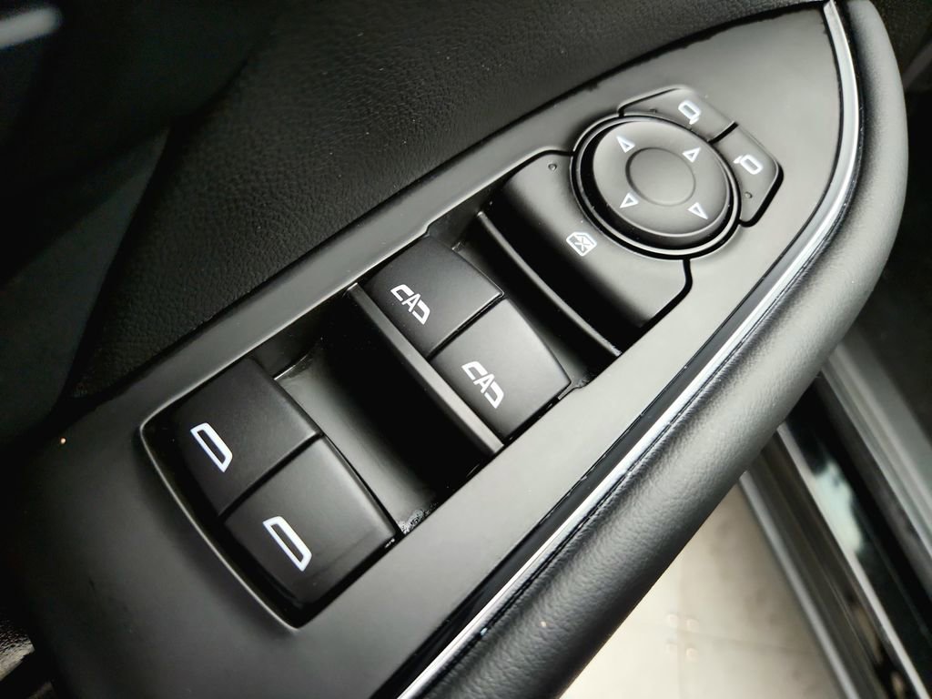 Used 2022 Buick Envision Essence w/ Technology Package I image 27