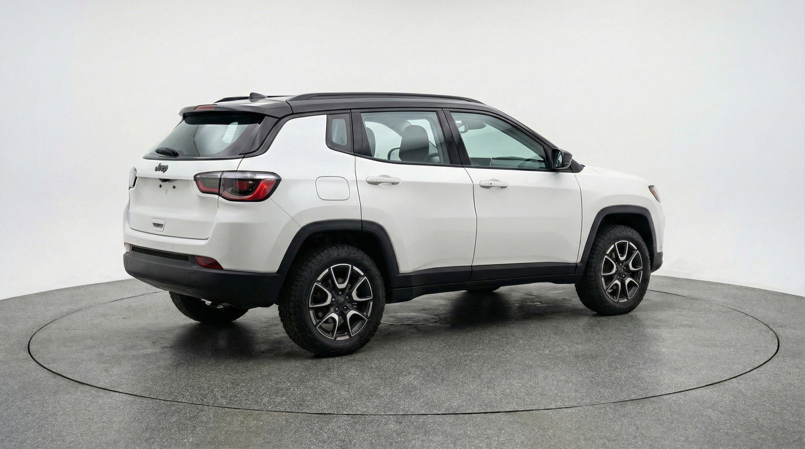 Used 2025 Jeep Compass Trailhawk image 9