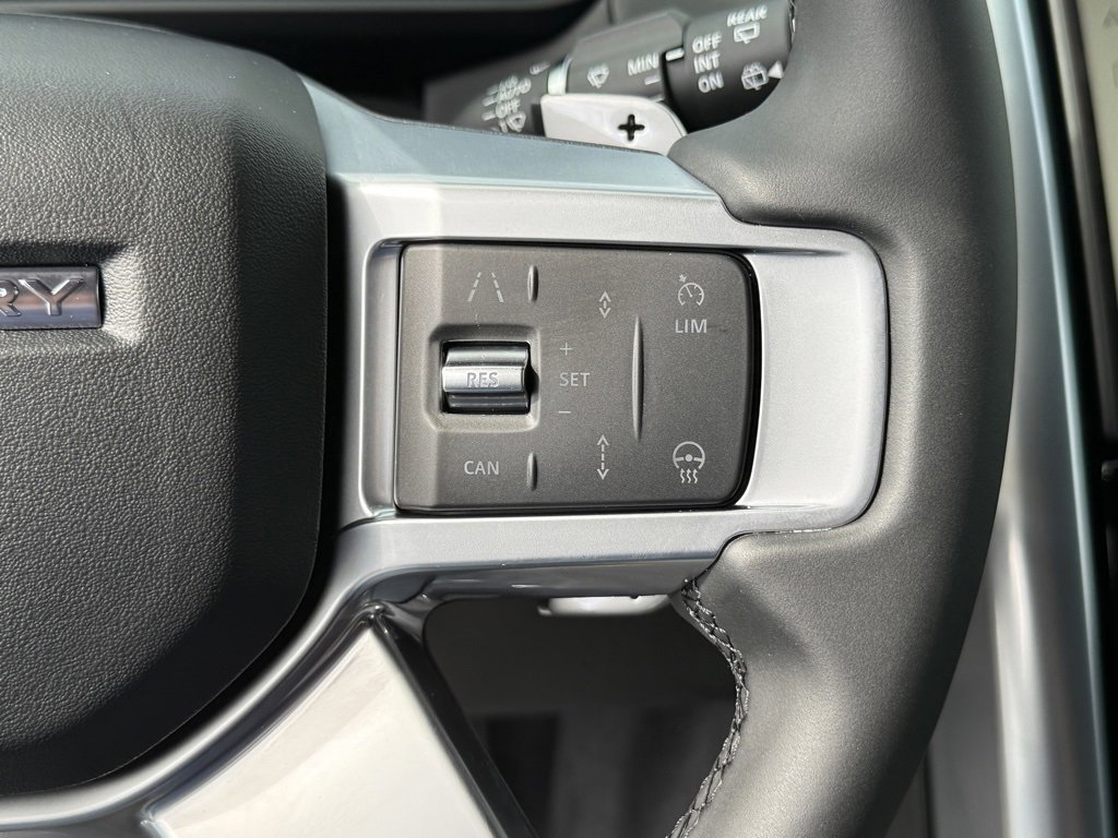 New 2025 Land Rover Discovery S image 16
