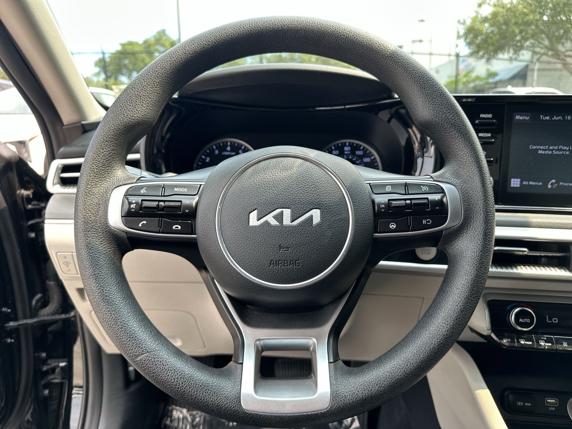 Used 2022 Kia K5 LXS FWD image 11