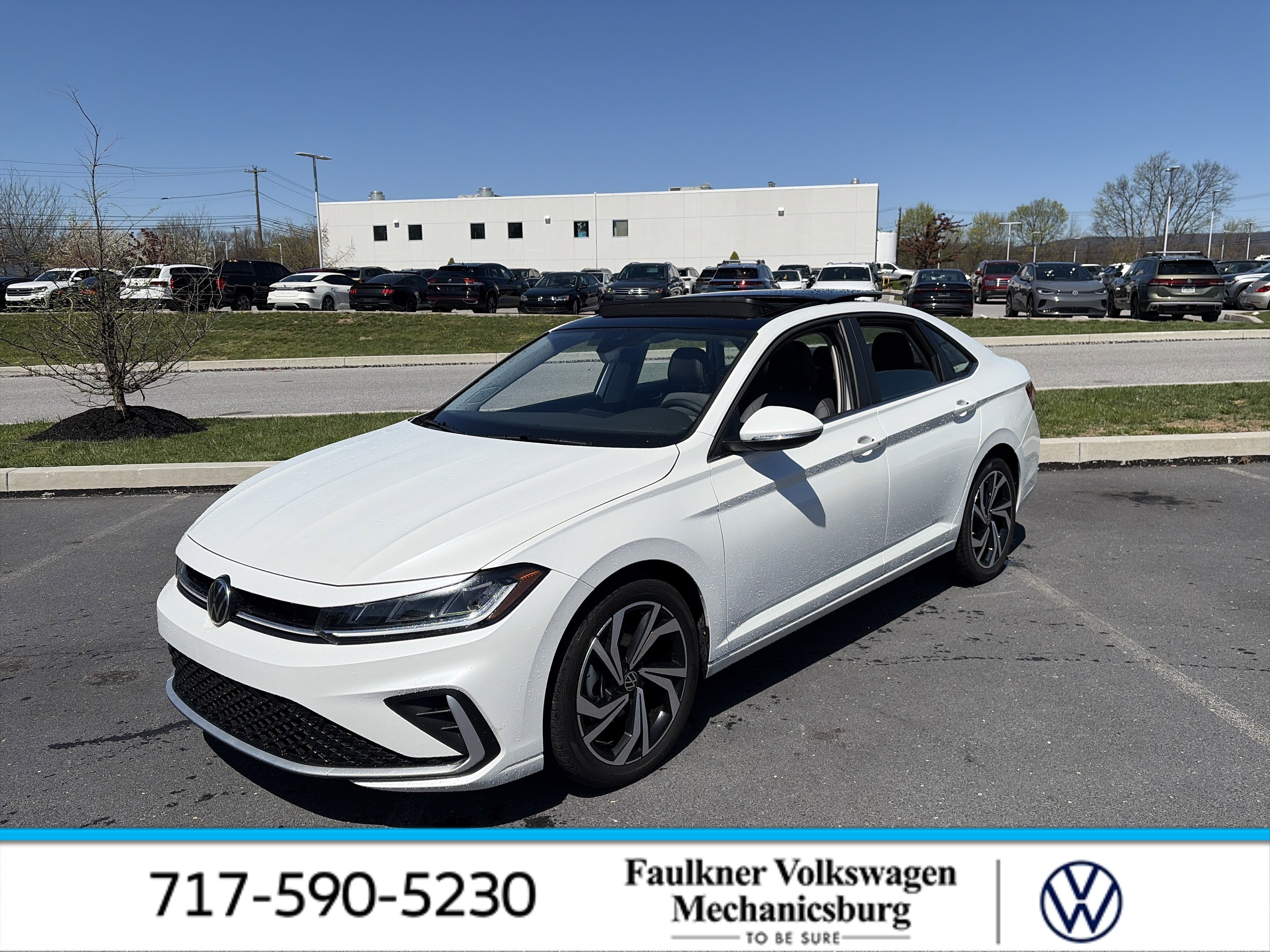 Used 2025 Volkswagen Jetta SEL image 1