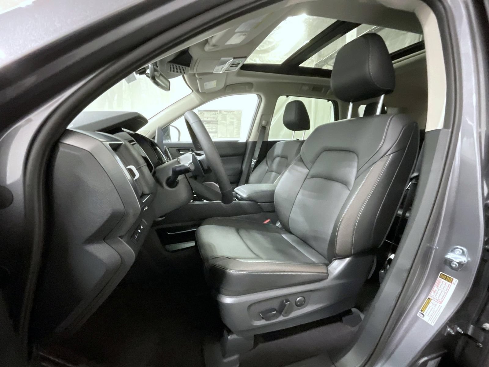 New 2026 Nissan Pathfinder SL w/ SL Premium Package AWD/4WD image 11