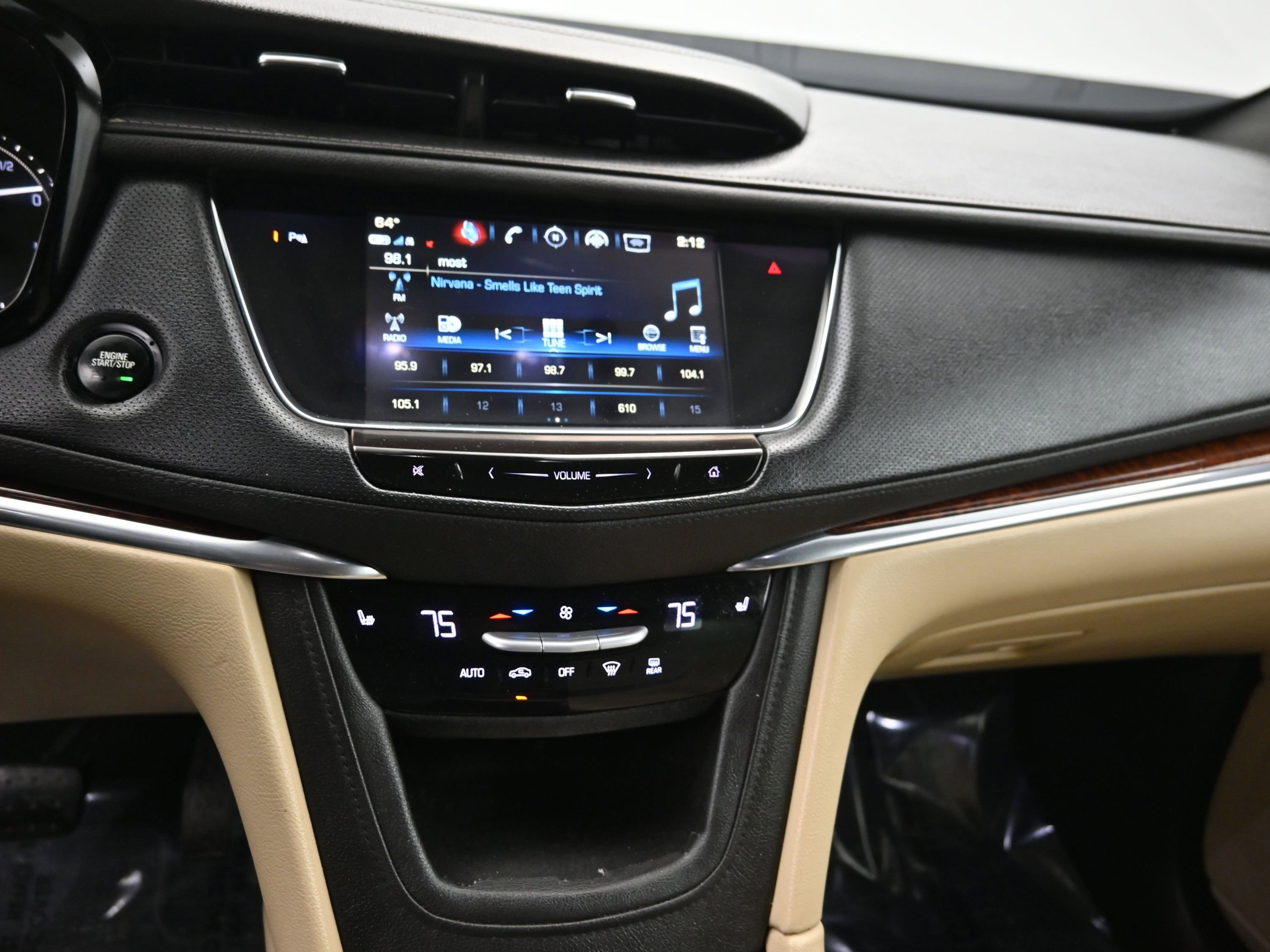 Used 2018 Cadillac XT5 Luxury w/ Driver Awareness Package image 16