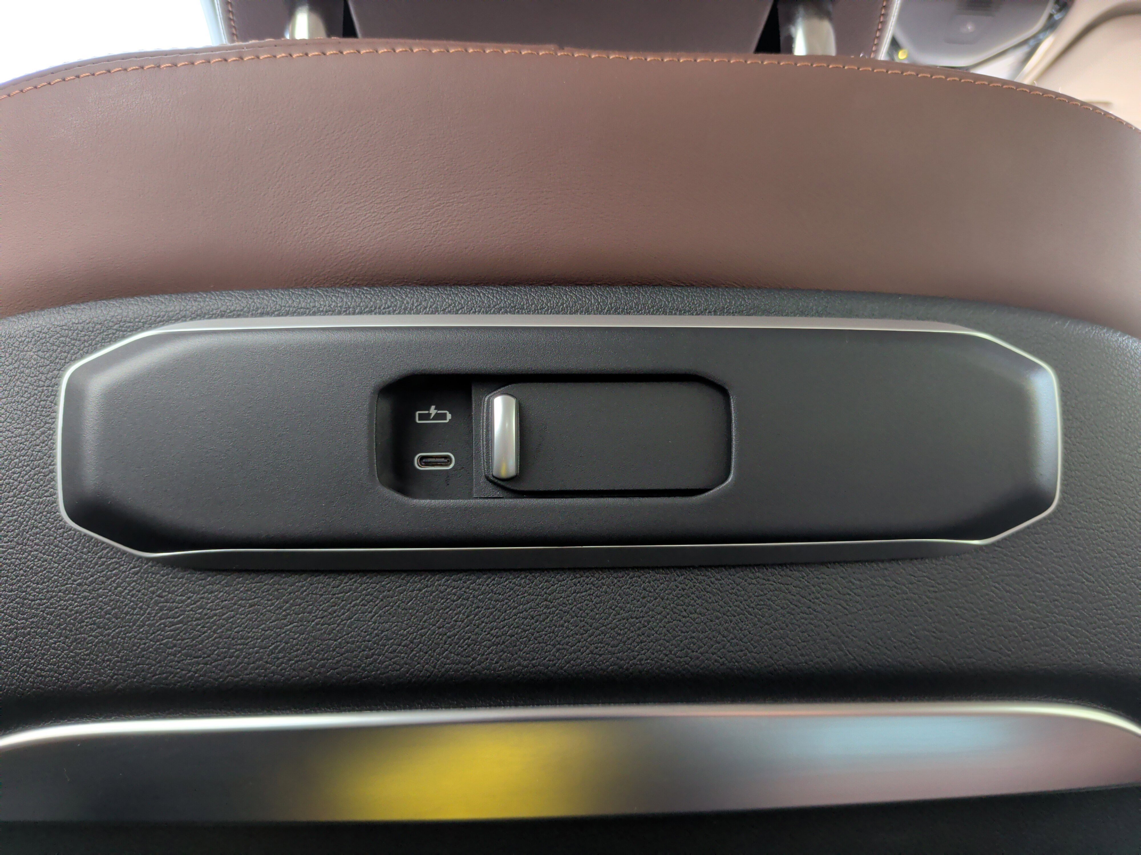 Certified 2024 BMW X7 xDrive40i w/ Executive Package image 33