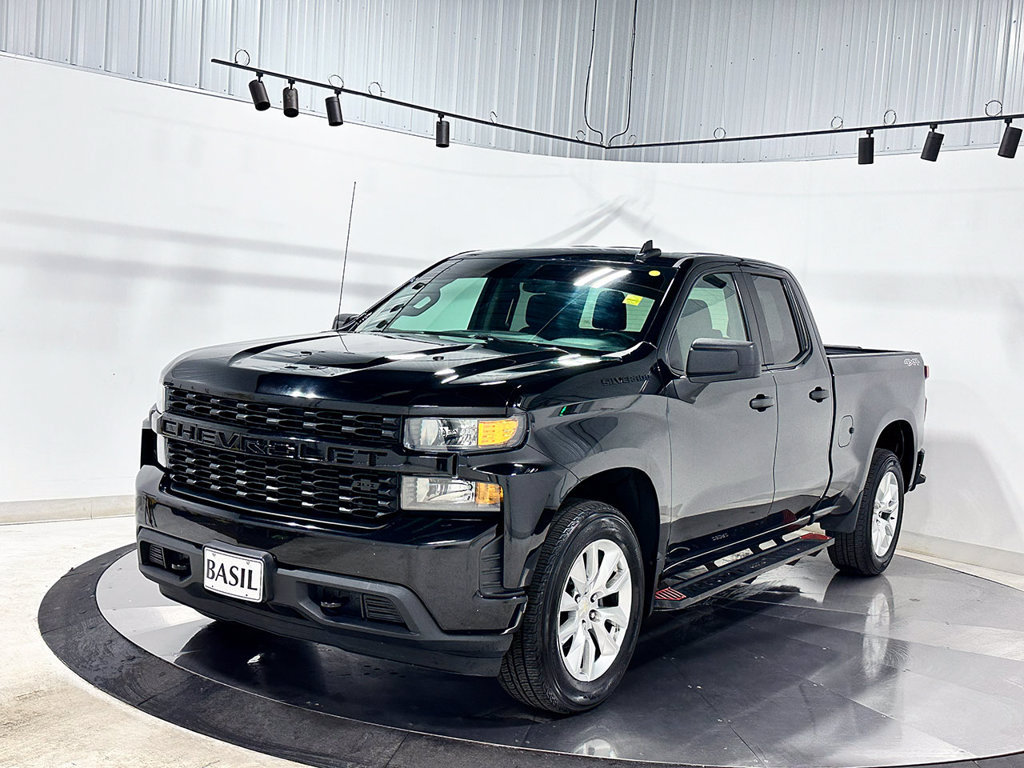 Used 2020 Chevrolet Silverado 1500 Custom w/ Custom Value Package AWD/4WD image 8