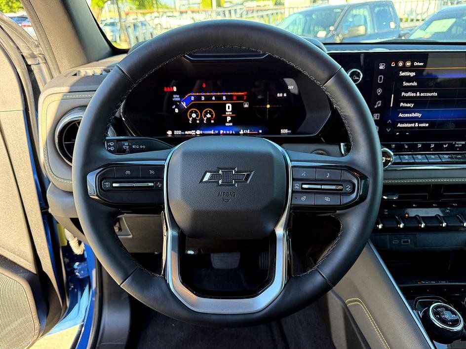 Used 2025 Chevrolet Colorado ZR2 w/ Midnight Edition image 14