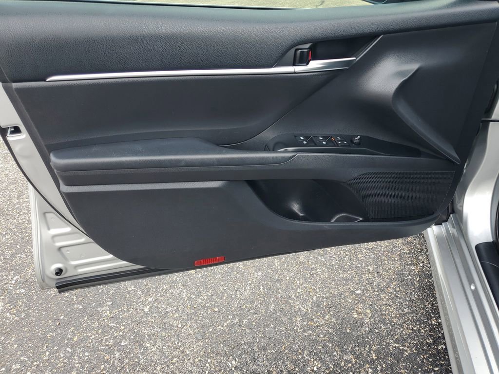 Used 2020 Toyota Camry SE image 8