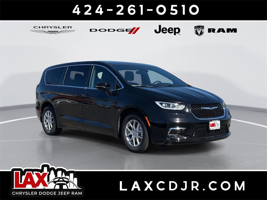 New 2026 Chrysler Pacifica Select
