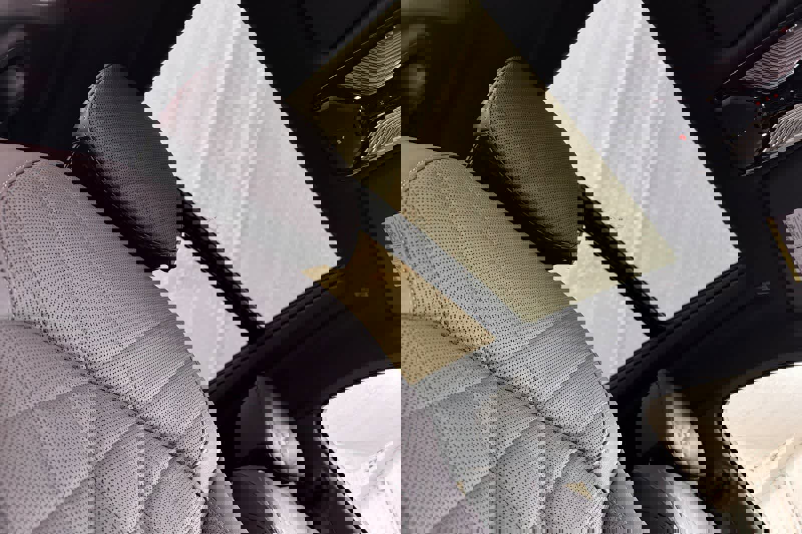 Used 2024 BMW X6 xDrive40i w/ Premium Package image 17