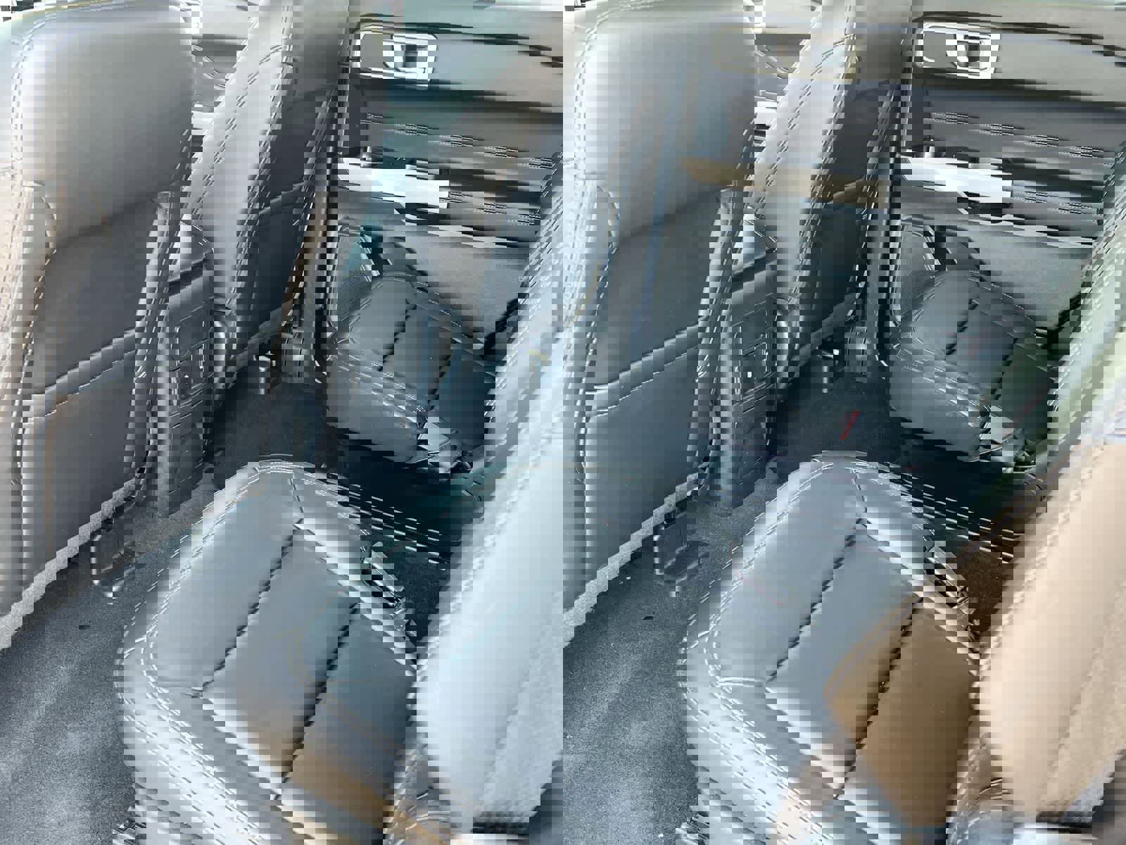 Used 2024 Ford Explorer XLT w/ Equipment Group 202A AWD/4WD image 18