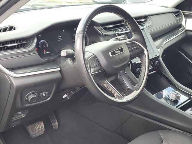 Used 2022 Jeep Grand Cherokee Laredo w/ Luxury Tech Group I AWD/4WD image 7