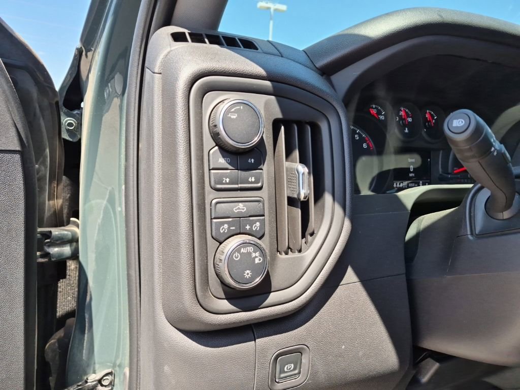 Used 2025 Chevrolet Silverado 1500 Custom Trail Boss w/ Dark Appearance Package AWD/4WD image 17