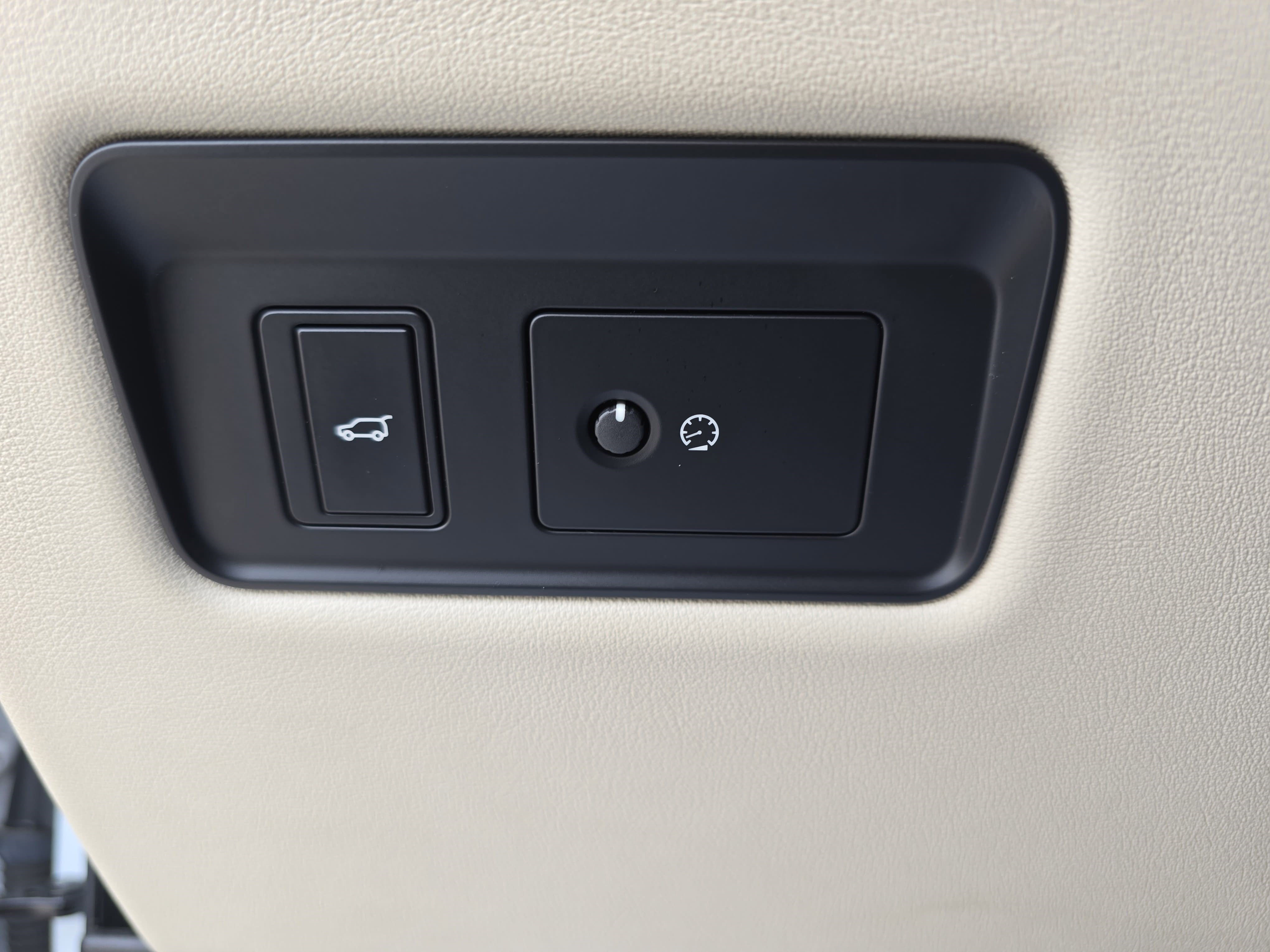 Used 2020 Land Rover Range Rover HSE image 25